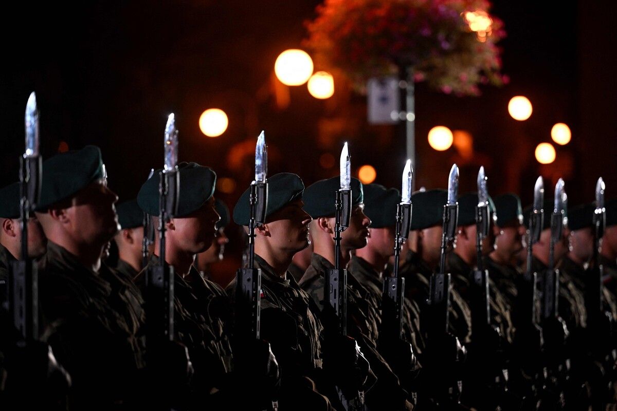 Soldaten der polnischen Ehrengarde nehmen an Proben der Zeremonie zum 85. Jahrestag des Beginns des Zweiten Weltkriegs in Wieluń teil. AFP