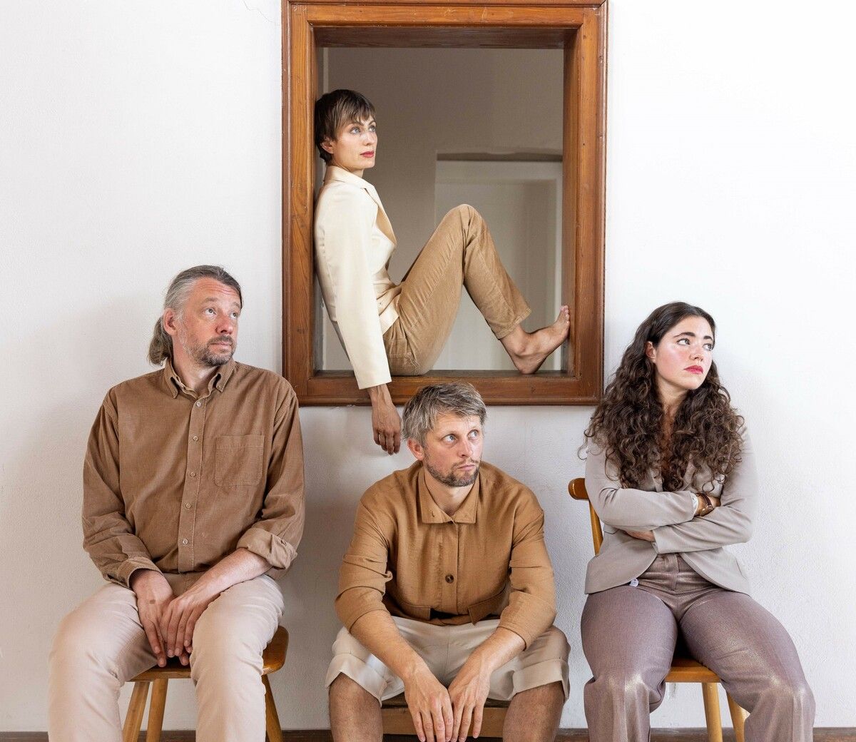 Theater Mutante verwandelt anlässlich des 100. Todestages Franz Kafkas die Festhalle Lochau in eine interdisziplinäre Arbeits- und Forschungsstätte. ⇒theater mutante