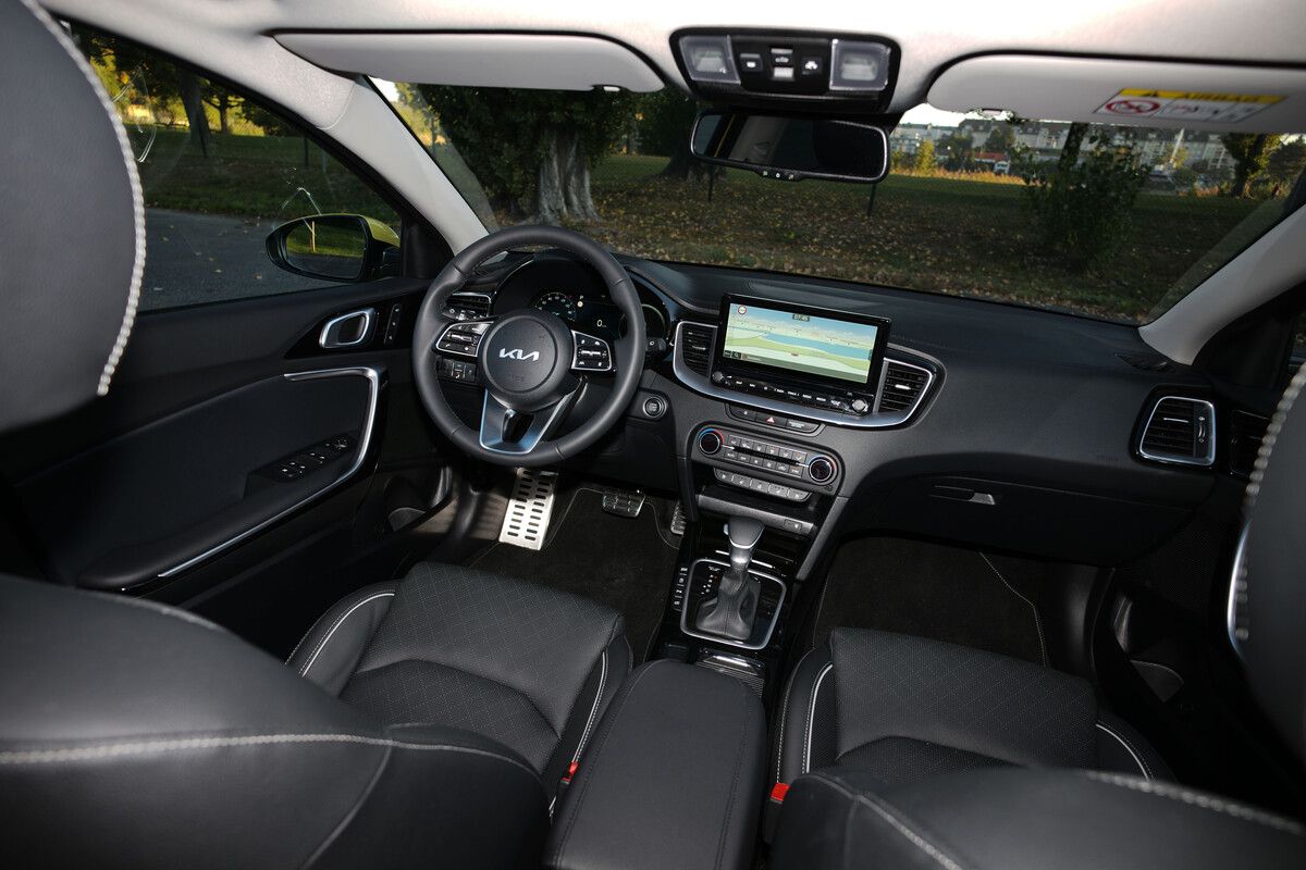 Unprätentiös gestyltes Interieur mit allem an Bord, was notwendig ist.