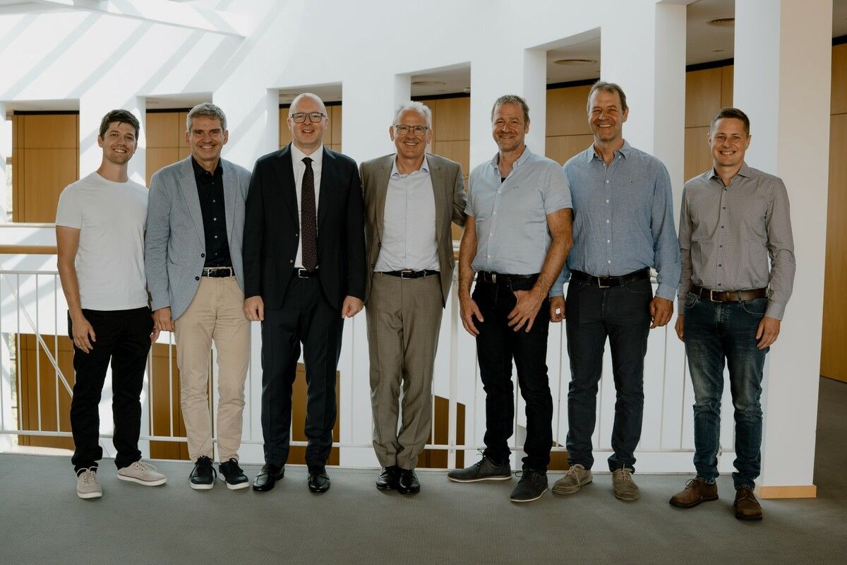 vkw Nahwärme Dornbirn GF Florian Hilbe, Martin Seeberger (vkw), Vorstand Gerd Wegeler, Vorstandsvorsitzender Christof Germann, Tobias Ilg, Bernhard Ilg sowie vkw Nahwärme Dornbirn GF Johannes Schmidler.⇒stadt dornbirn