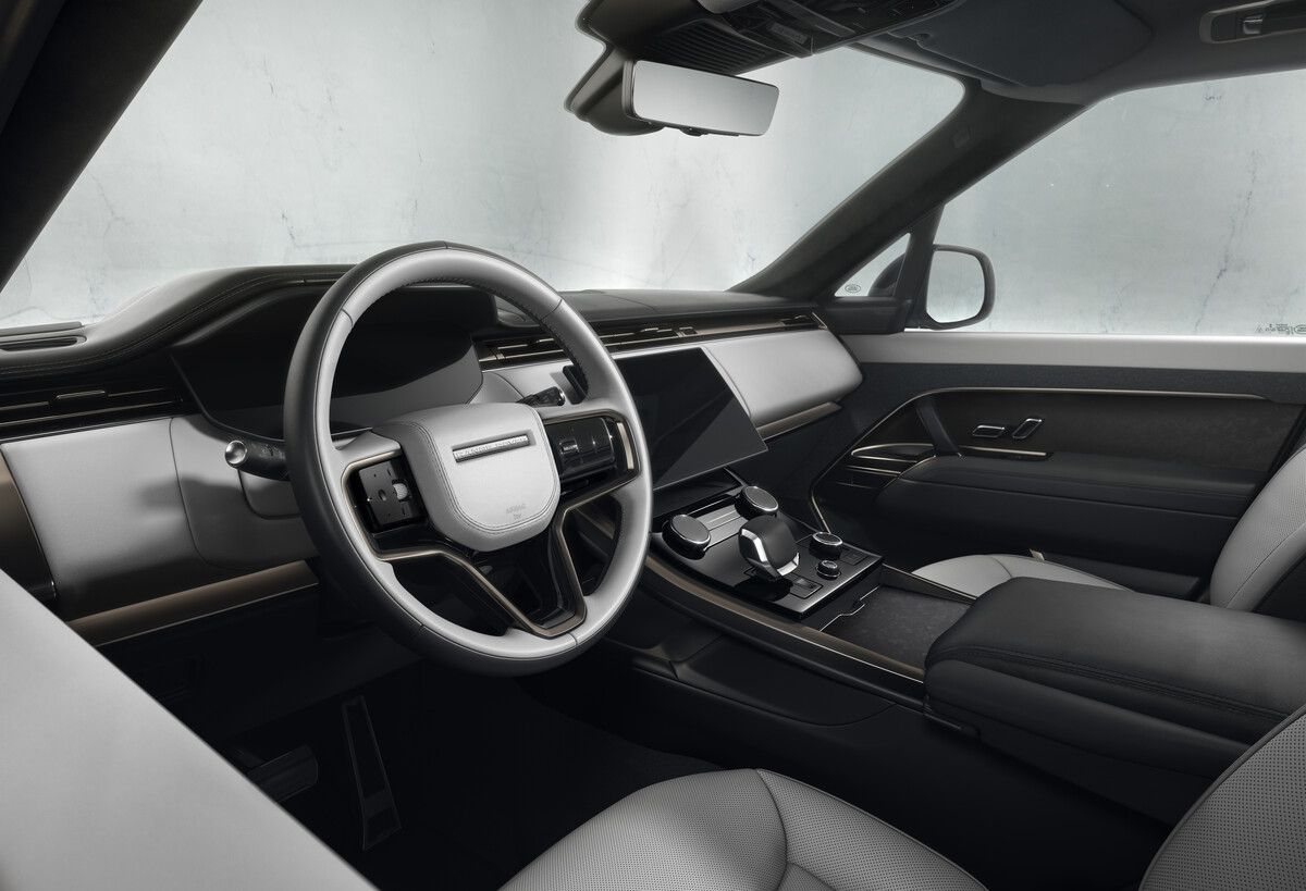 Völlig frei von Firlefanz und zusätzlichem Dekor ist – wie im Range Rover – das digitalisierte Cockpit.