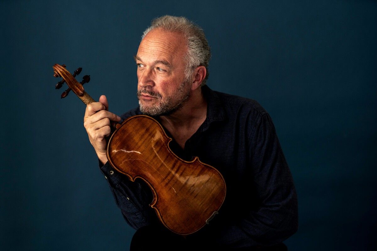 Zum Saisonauftakt spielt Kolja Blacher das Violinkonzert seines Vaters Boris. ⇒Felix Broede