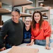 Zwei Künstler und Clarissakork vereinen Schönes und Soziales