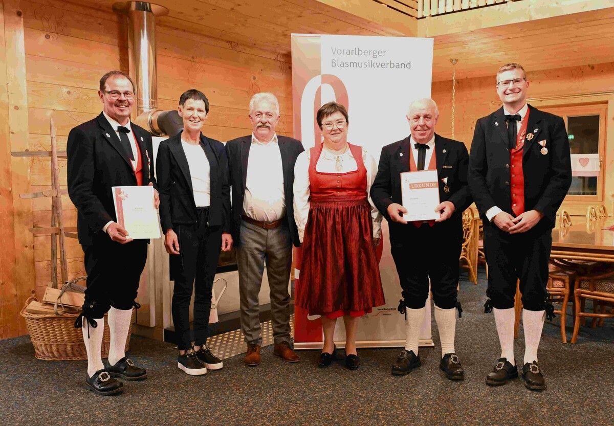 Alfred Küng, Gottfried Nigsch und Paul Dünser erhielten für ihre Verdienste im MV St. Gerold und im Blasmusikbezirk Bludenz Auszeichnungen in Gold und Silber.⇒Helmut Schuler