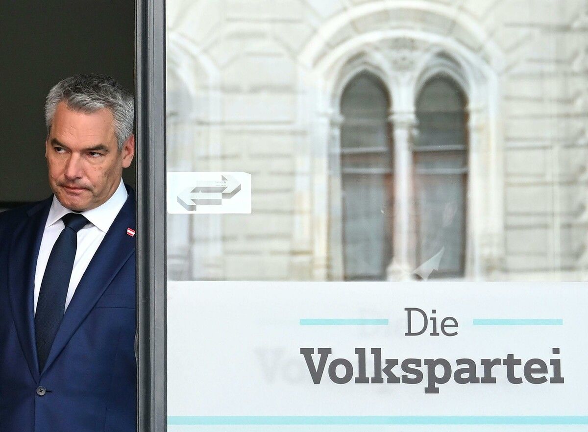 Am Dienstag besprach die ÖVP ihre Wahlniederlage. Kanzler Nehammer wurde im Bundesvorstand jedoch der Rücken gestärkt.⇒APA