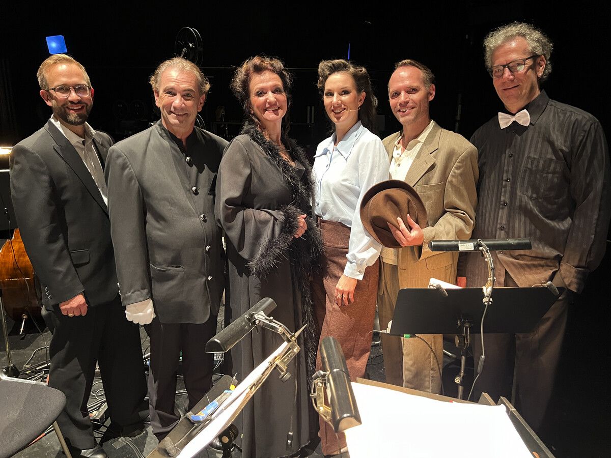 Andreas Weirich, Riccardo Di Francesco, Dora Kutschi, Vanessa Maria Looss, Samuel Tobias Klauser und Michael Mader sorgten für kräftigen Premierenapplaus. ⇒Franc