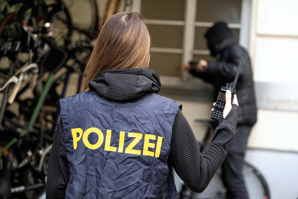 Auch wenn Einbrecher – nicht wie hier – selten in flagranti ertappt werden, schnappt für sie die Falle doch oft später zu. ⇒LPD