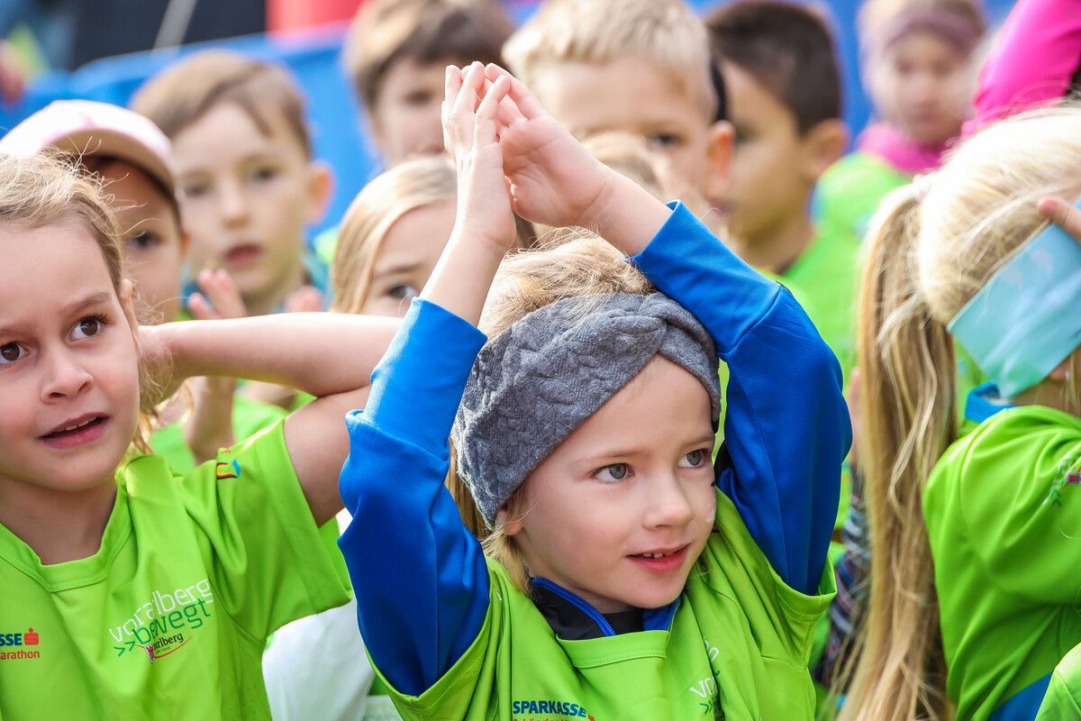 Aufwärmen war vor jedem Start beim Kindermarathon angesagt.⇒Steurer