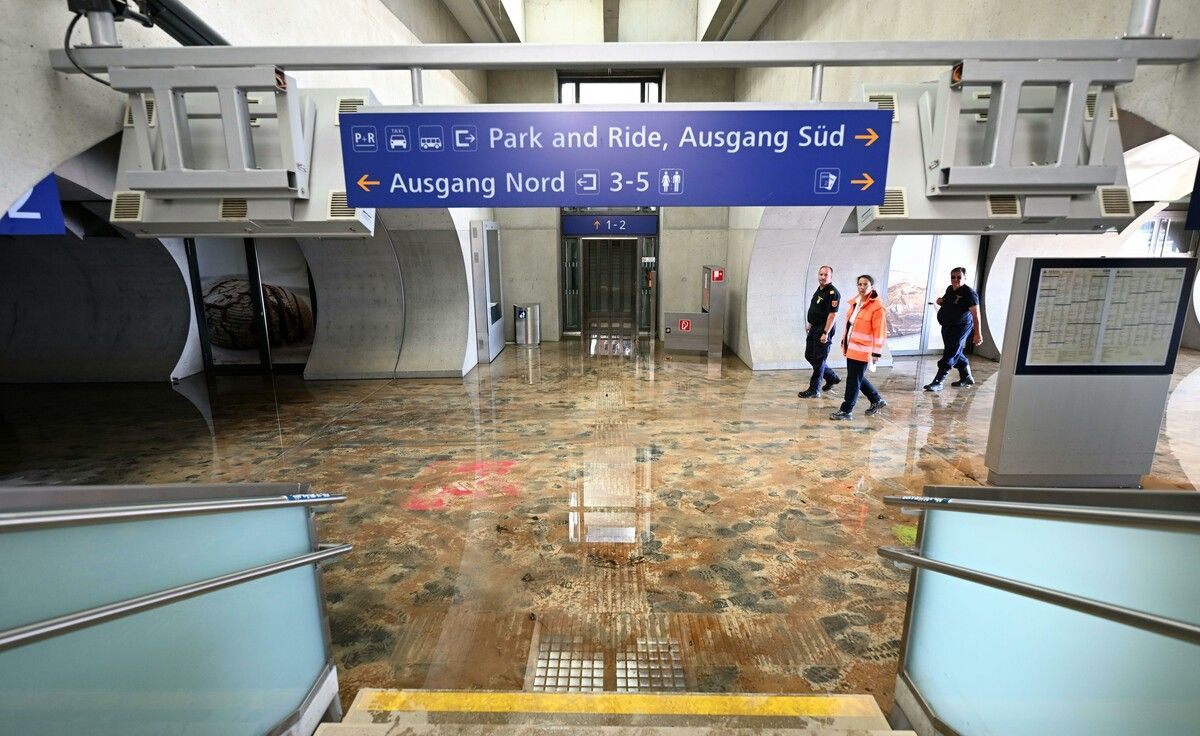 Bauarbeiten und Umplanungen aufgrund von Unwetterschäden führen zu Verzögerungen in den Buchungssystemen. ⇒APA