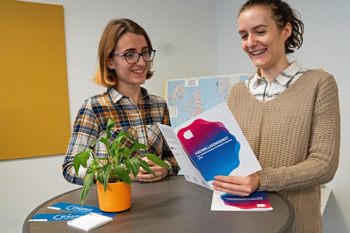 Beim Informationsabend in der Villa K. in Bludenz erfahren die Teilnehmenden alles Wichtige zum ESK-Freiwilligendienst.⇒aha