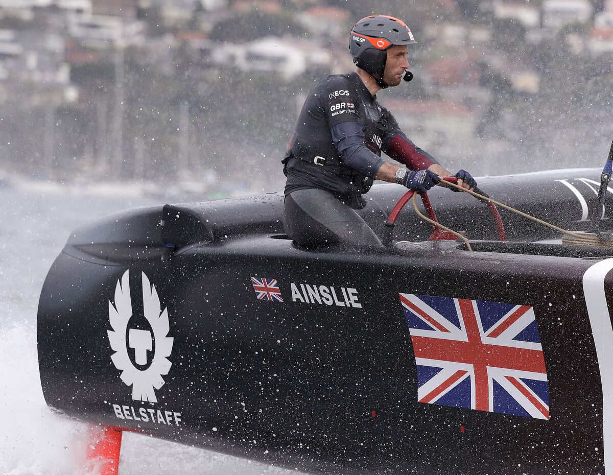 Ben Ainslie greift mit seinem britischen Rennstall Ineos Britannia nach dem Sieg im America‘s Cup. Gegner und Favorit ist das Emirates Team aus Neuseeland.⇒Ap