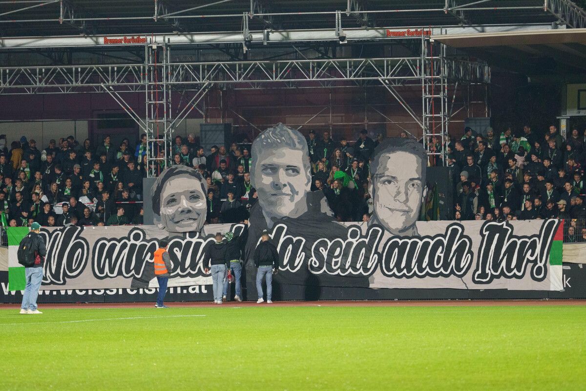 Choreografie der Austria-Fans.⇒VN-Stiplovsek