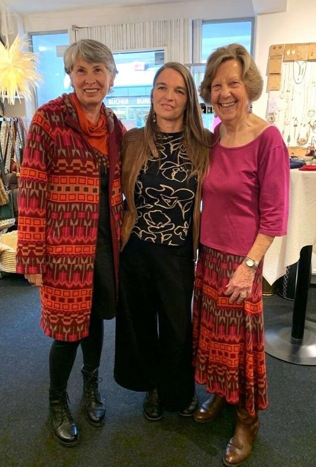 Claudia Fleckenstein, Obfrau, Karin Sander-Pichler, Geschäftsführerin, und Charlotte Grissemann, langjährige Mitarbeiterin, freuen sich auf viele Besucher am kommenden Sonntag.⇒STL