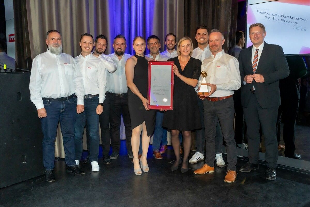 Das Ausbilderteam von Hilti Thüringen nahm den hochangesehenen Preis für herausragende Leistungen in der Lehrlingsausbildung in Wien entgegen.⇒ FA