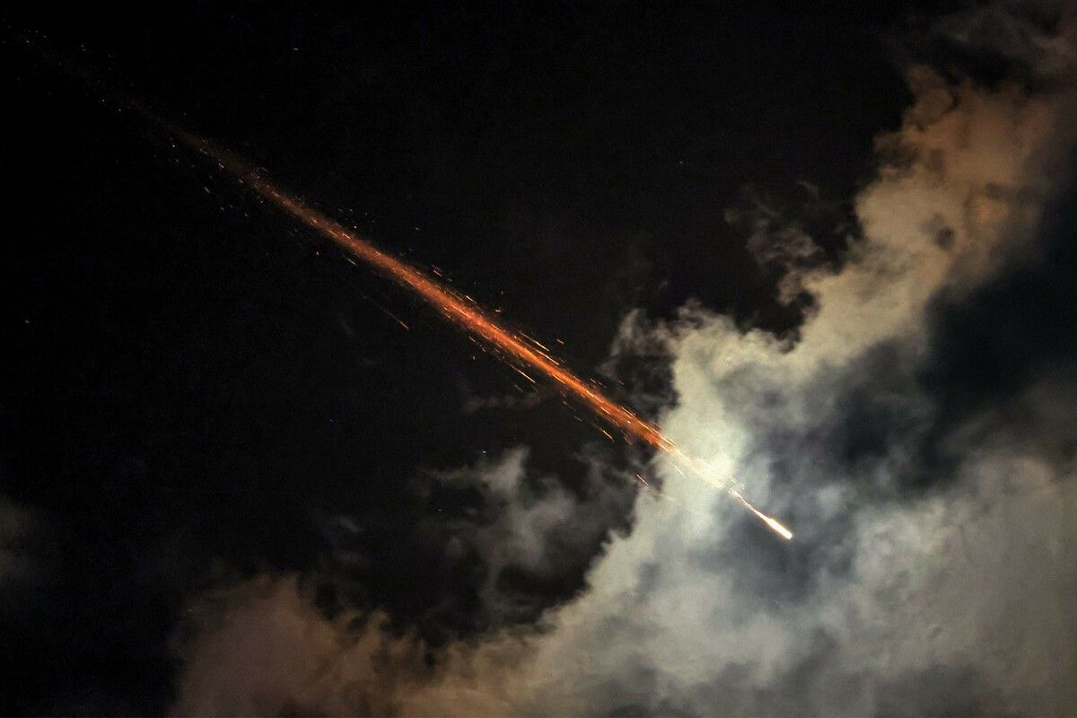 Das Bild zeigt Geschosse, die von Israel in der Nähe der nördlichen Stadt Baqa al-Gharbiya abgefangen wurden.⇒ AFP