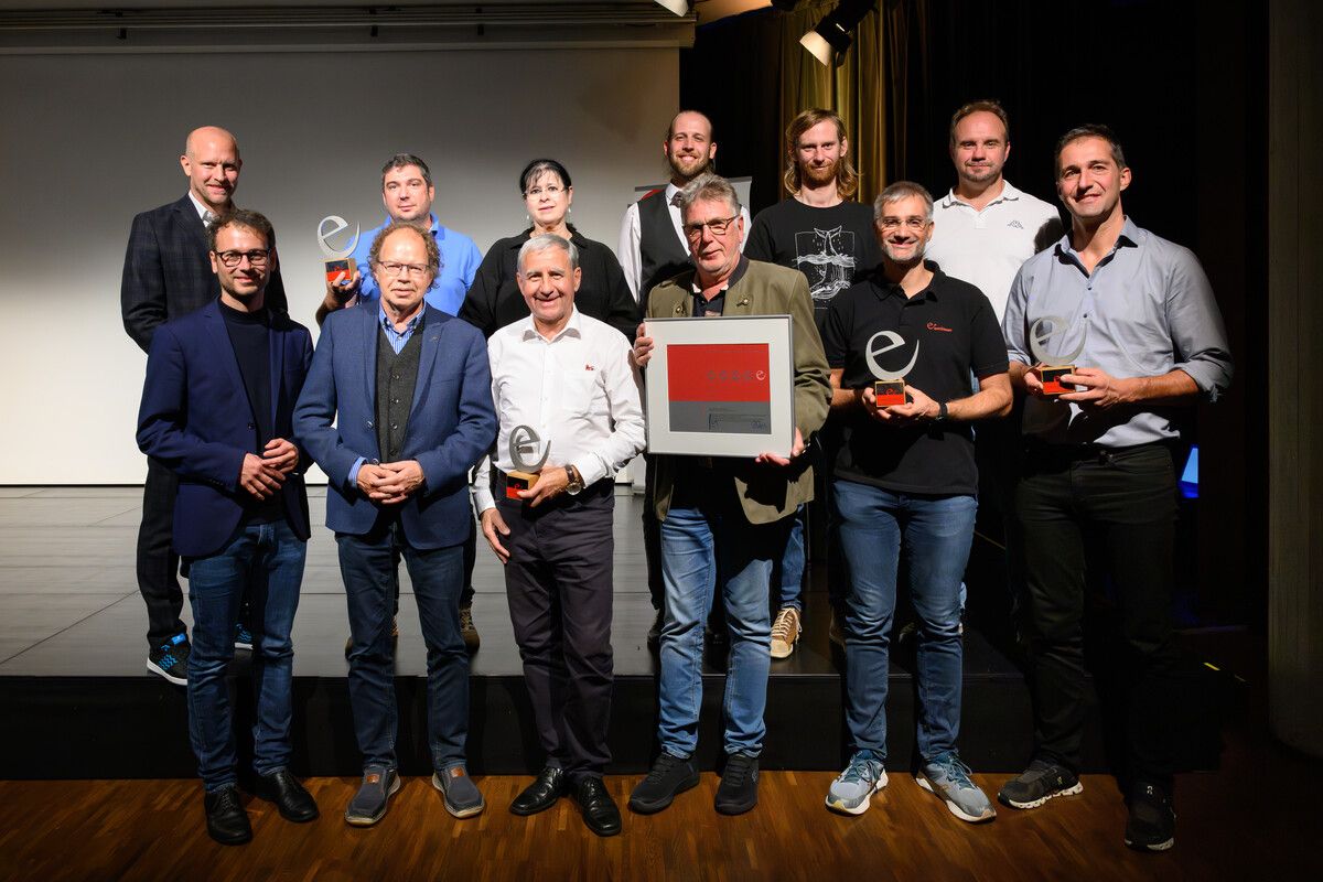 Das e5-Team rund um Teamleiter und Vzbgm. Herbert Greussing freut sich über die Honorierung der geleisteten Arbeit. ⇒m. rhomberg