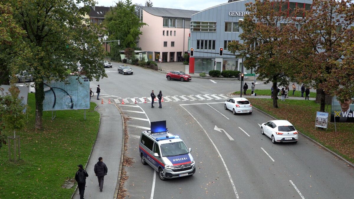 Das Gelände um den Bahnhof wurde großräumig abgeriegelt.⇒Shourot