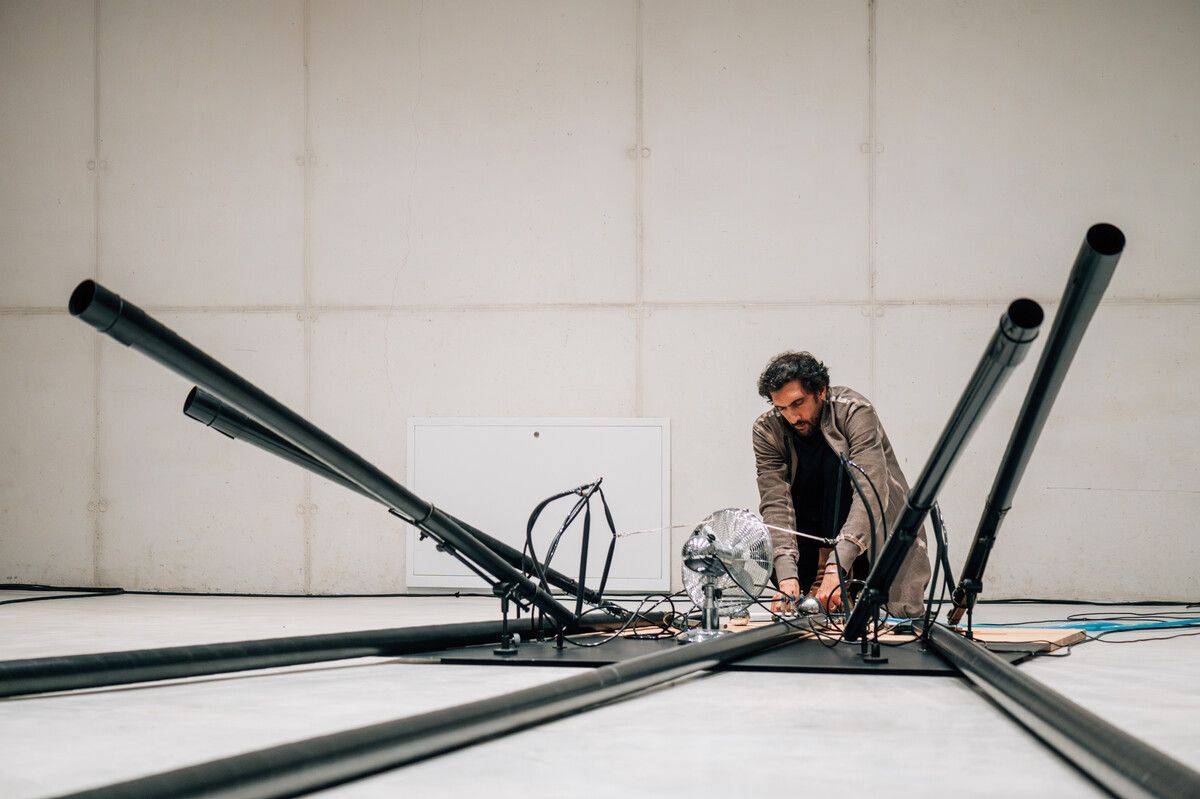Das Kunsthaus Bregenz ist mit seinen weiten Räumen und der besonderen Akustik für Tarek Atouis Ausstellung besonders geeignet.⇒Cukrarna Gallery/Blaž Gutman