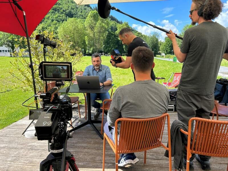 Das Team von ATV bei den Dreharbeiten in Feldkirch. ⇒VN/GS