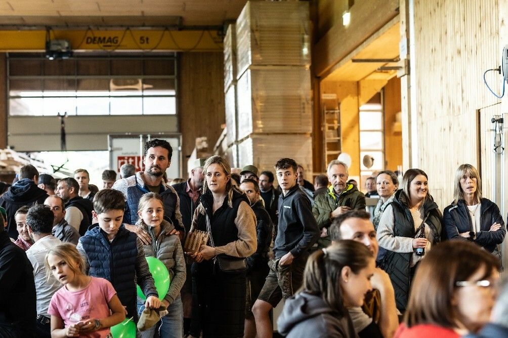 Der Abschluss der Weilerfest-Serie entwickelte sich in der Holzbauer-Halle bis spät in die Nacht hinein zu einem echten Dorffest mit Musik, bester Stimmung und vielen guten Gesprächen. ⇒STP (5)