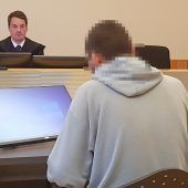 Schaffner mit Gipshand geschlagen