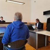Sicherheitsbeamtin beim Tanken genötigt