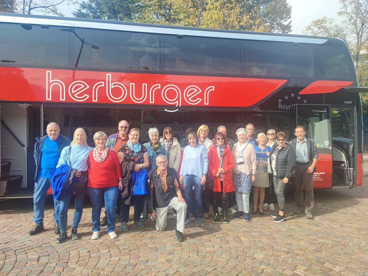 Der Jahrgang 1958 Dornbirn feierte seinen 66er-Ausflug mit Marktbummel in Bozen, Törggelen und einem Besuch in Meran.⇒verein
