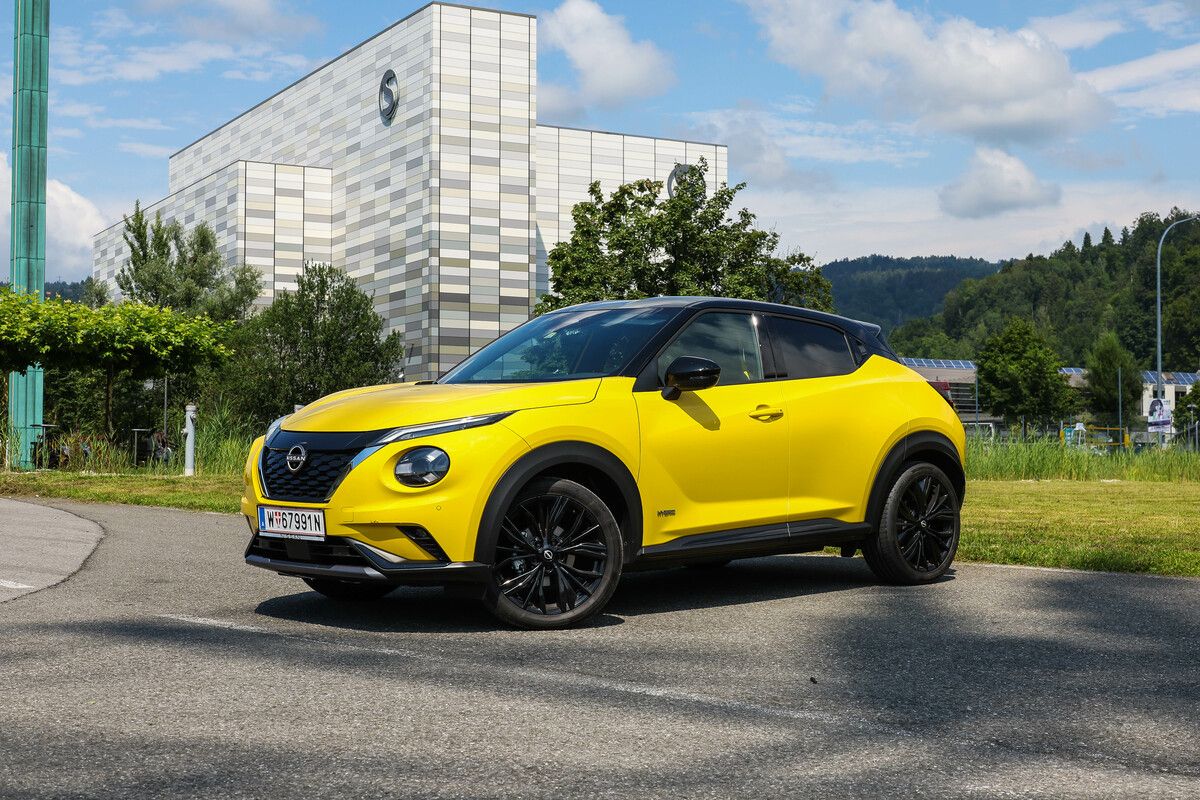 Der Nissan Juke ist alles, außer gewöhnlich: Unter dem knalligen Blechkleid des Mode-Mobils steckt effiziente E-Technik. ⇒vn/steurer