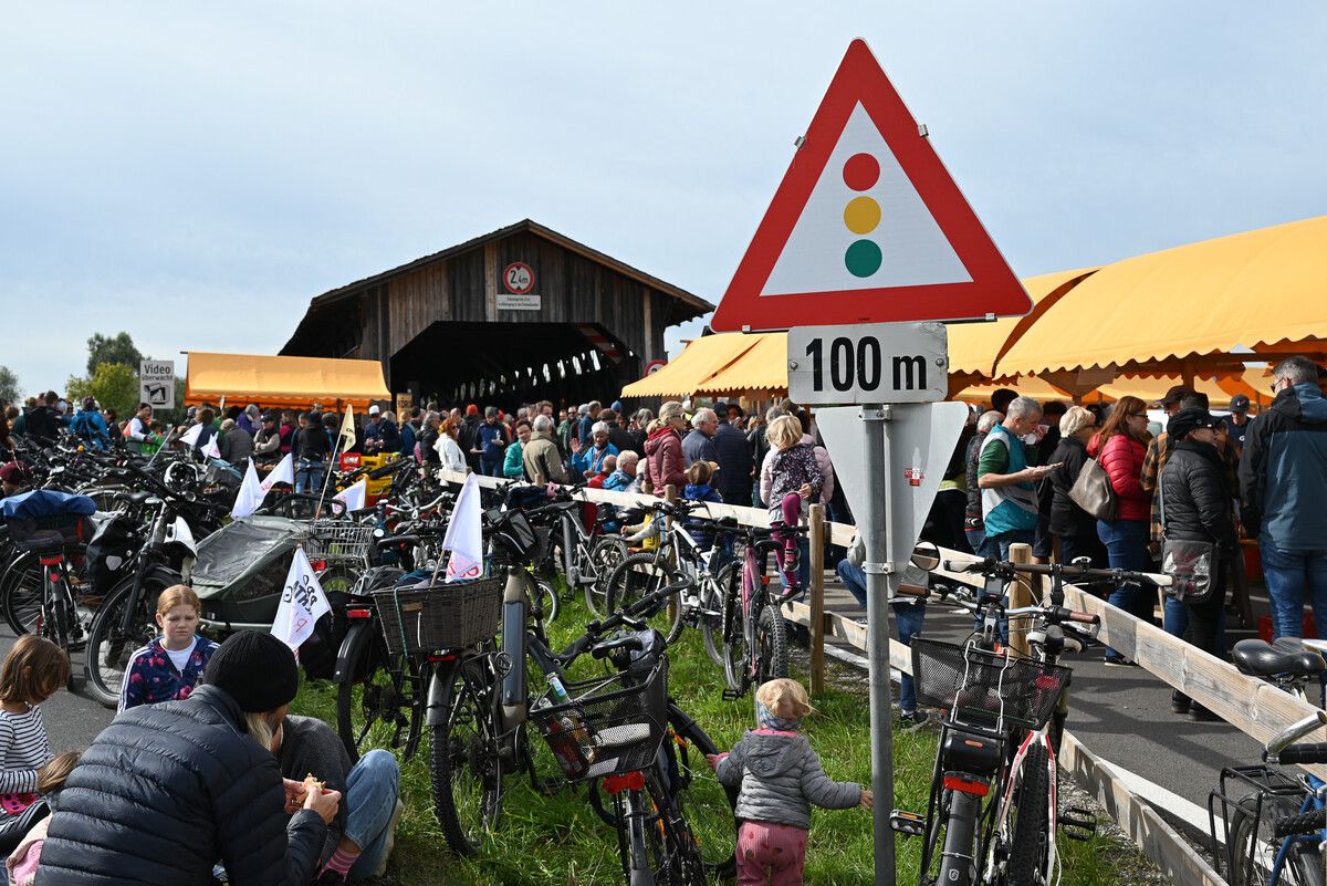 Der Rad-Ried-Tag lockte am Sonntag viele Familien ins Ried. Sie alle nutzten die Gelegenheit, sicher auf der Straße fahren zu können.