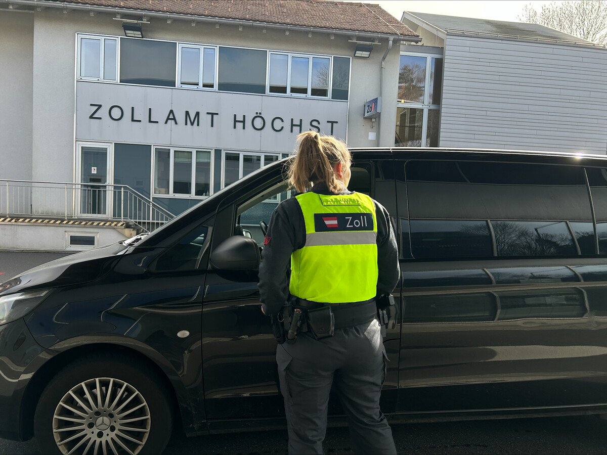 Der Transporter wurde unmittelbar nach der Grenze angehalten. ⇒Symbolbild