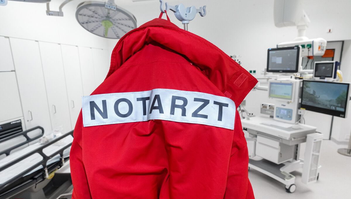 Der vor Ort behandelnde Notarzt entscheidet bereits, ob ein Patient nach Einlieferung ins Krankenhaus in den Schockraum muss oder nicht.⇒APA