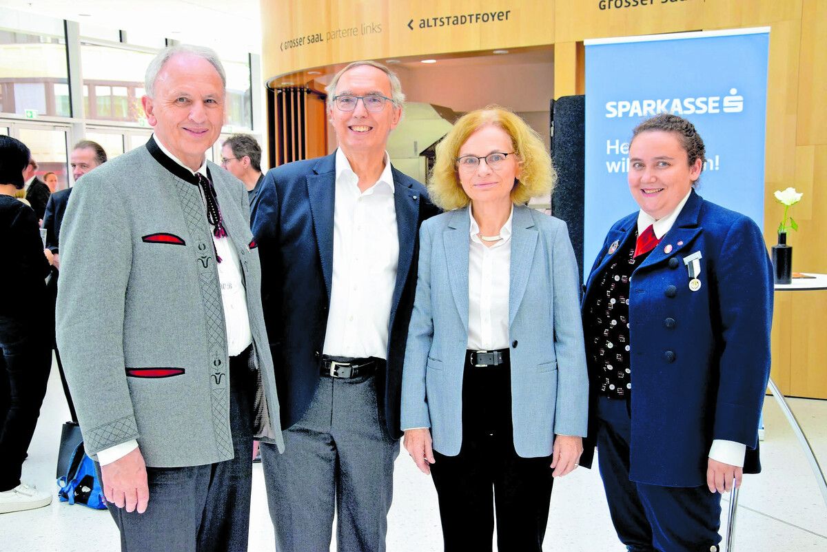 Der Vorarlberger Blasmusikverband-Obmann Wolfram Baldauf, Bundesschriftführer Fritz Anzenberger (Österreichischer Blasmusikverband) mit Gattin Elisabeth und Medienreferentin Sara Kapeller. ⇒CO