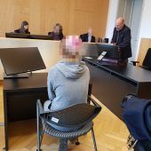 Ungarin (45) wegen Zuhälterei vor Gericht