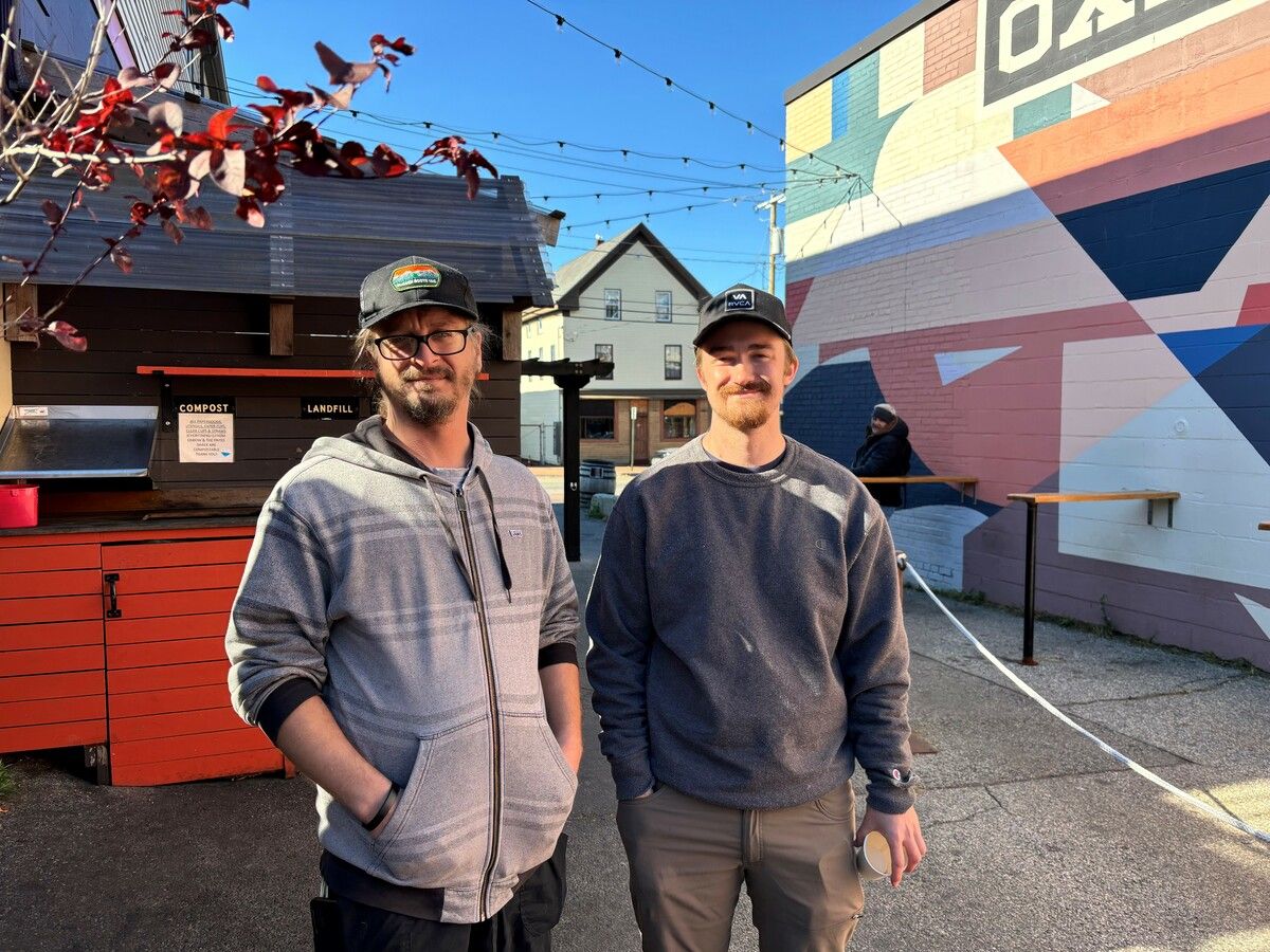 Die beiden Köche David und Tabor (v. l.) in der schmucken Washington Avenue von Portland versuchen, alles mit Humor zu nehmen. ⇒VN/Hämmerle