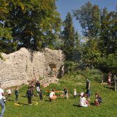 Viele Besucher auf der Ruine Blumenegg