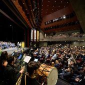 441 Absolventen feiern Studienabschluss
