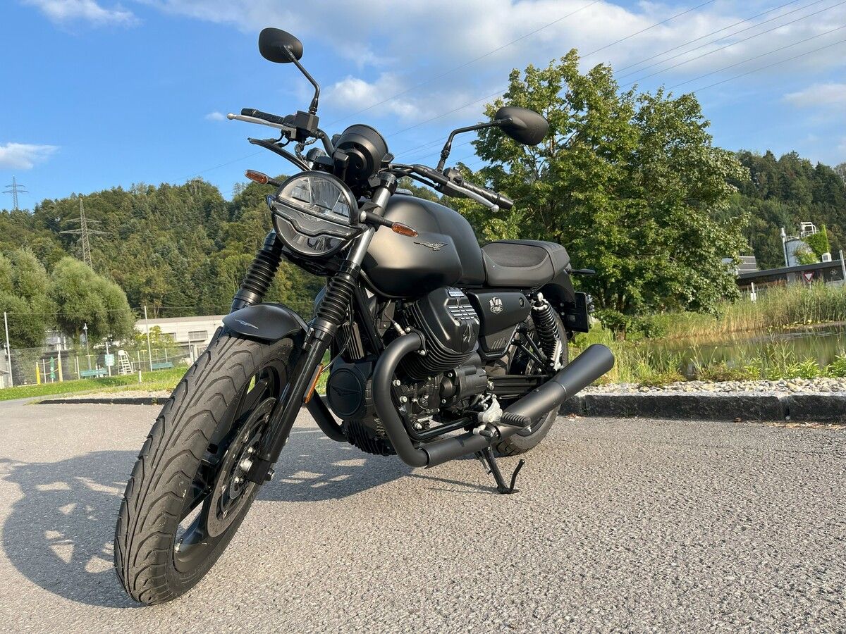 Die Moto Guzzi V7 ist eine gelungene Kombination aus Purismus und verbessertem Fahrkomfort.⇒vn/schutti