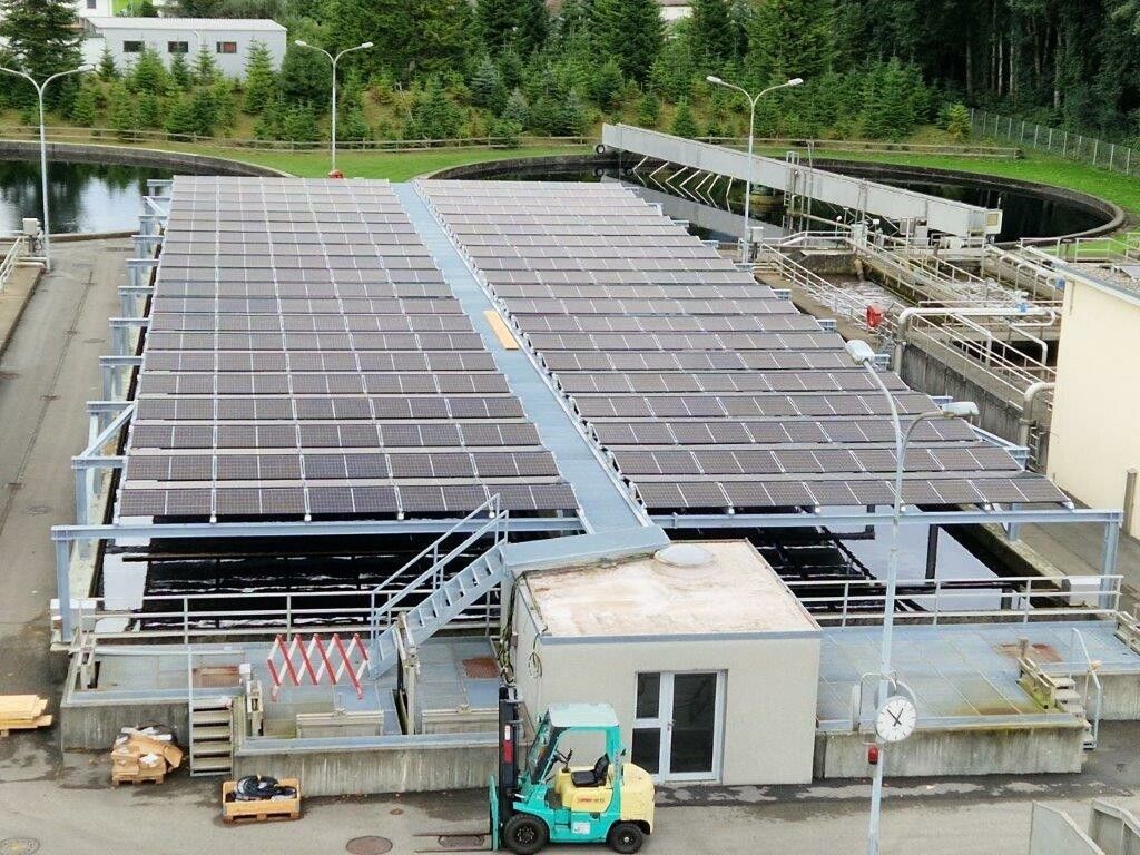 Die neue Photovoltaikanlage liefert jährlich rund 150.000 Kilowattstunden Strom.⇒ARA Hohenems