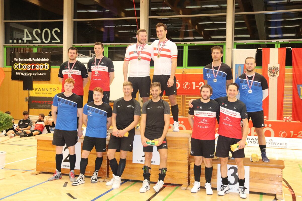 Die ÖM-Dritten im Radball Michael Welte (hinten l.) und Kevin Bachmann.⇒Privat
