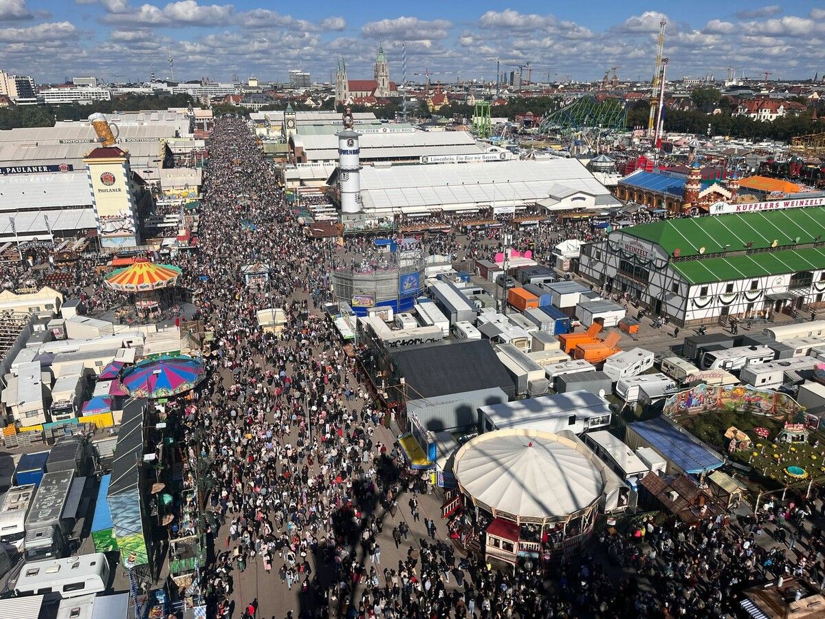 Die Verantwortlichen haben am Sonntag Bilanz gezogen: keine Rekorde, aber entspannt – so ist das weltweit größte Volksfest heuer verlaufen.⇒APA/dpa/Christoph Trost