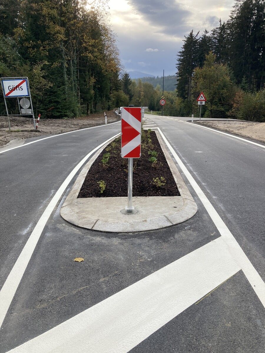 Die Verkehrsinsel sorgt beim Kindergarten für mehr Sicherheit.⇒VLK