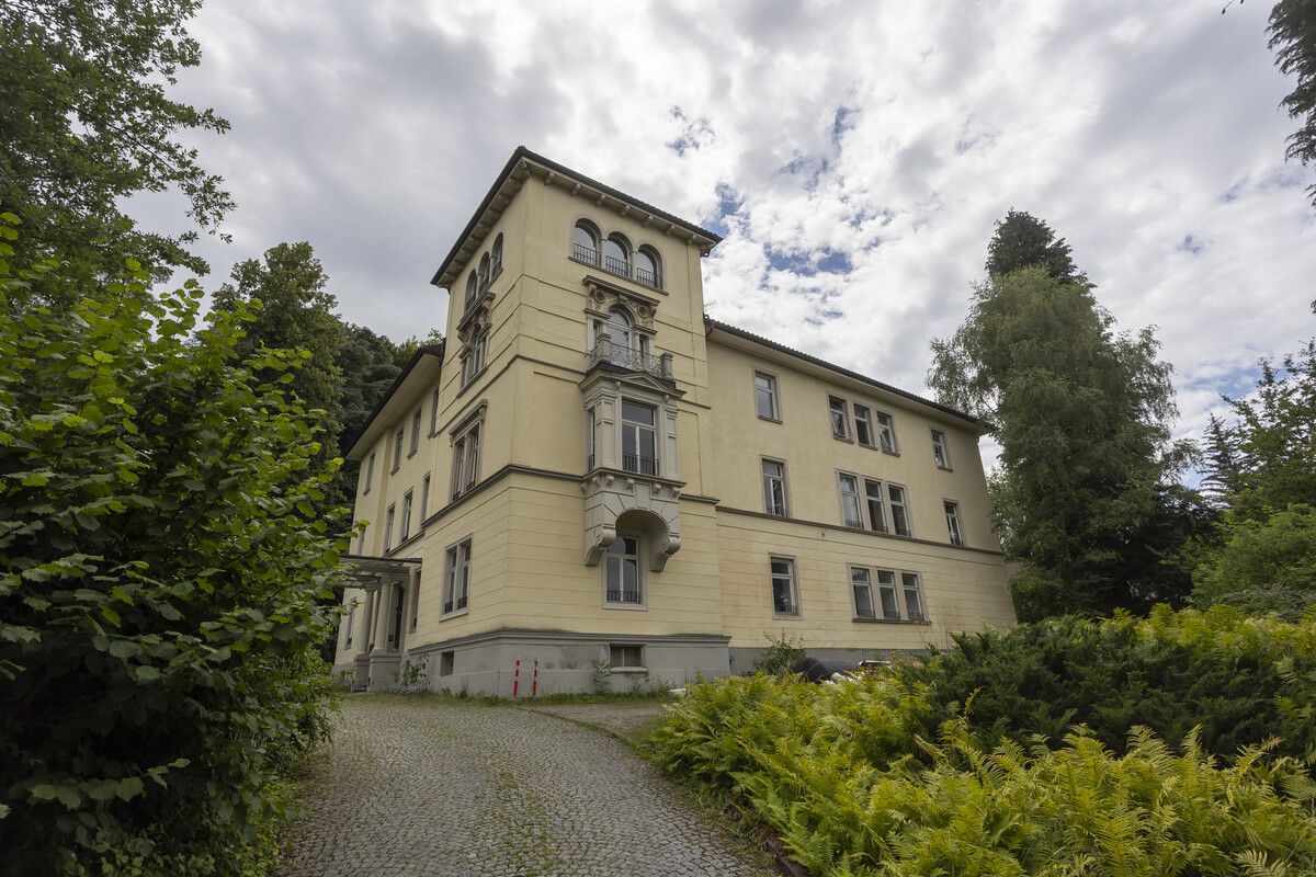 Die Villa Schwerzenbach, die eigentlich ein Appartementhotel werden sollte, ist auf der Homepage der trivium Group als Referenz angegeben. ⇒Fa