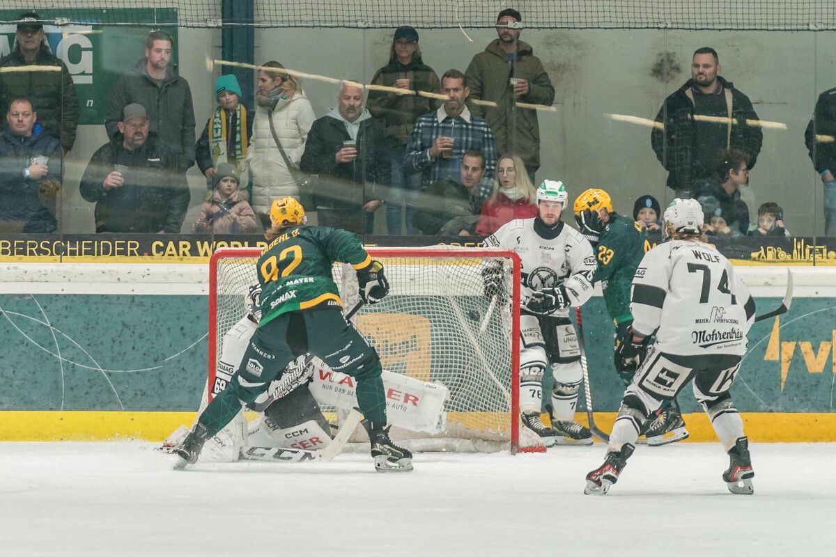 Im ersten Saisonderby setzten sich Dominic Haberl und der EHC Lustenau mit 6:2 durch. ⇒VN/STiplovsek