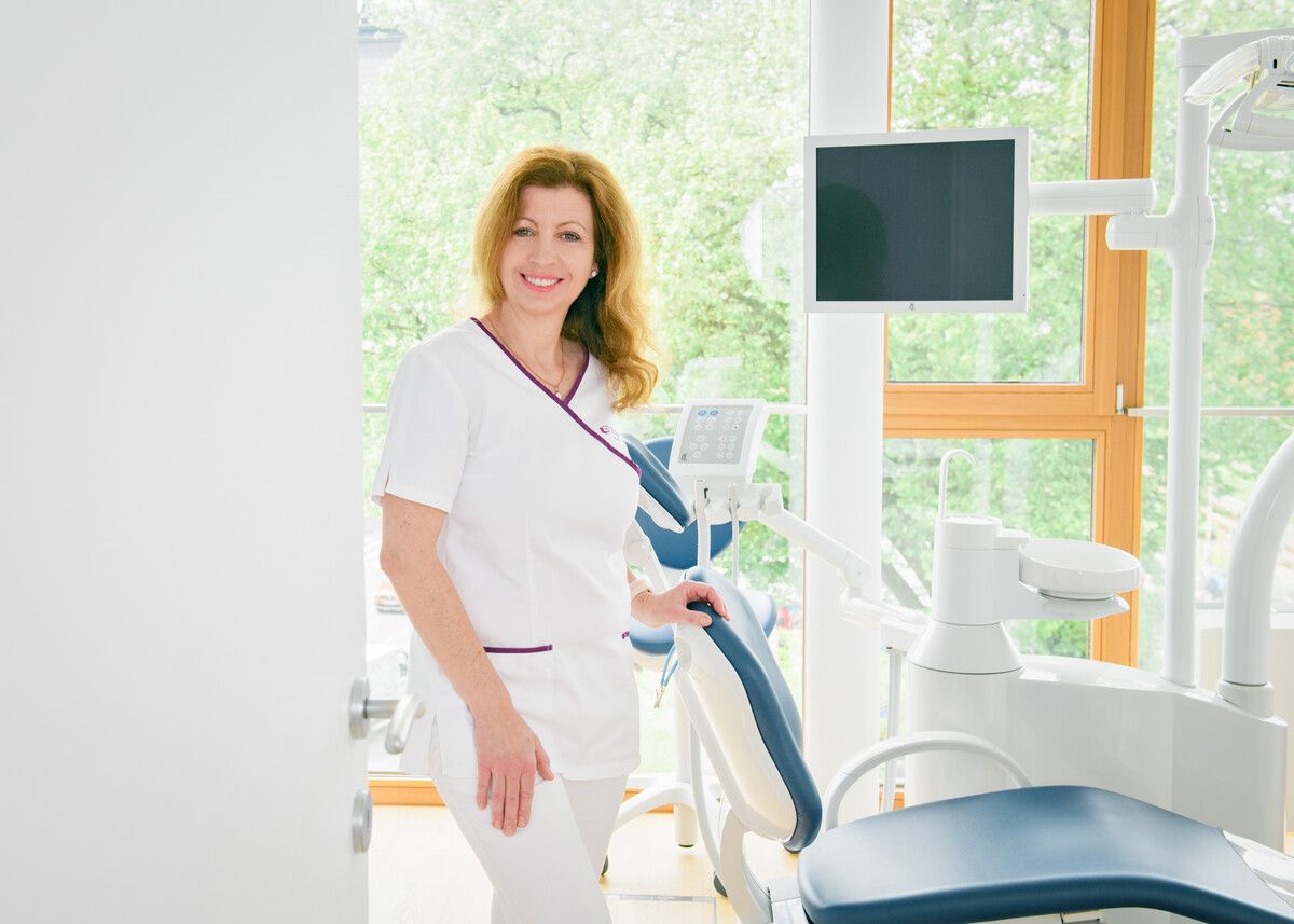 Dr. Nicolette Sparl: „Man muss heute aktiv ein attraktives Umfeld schaffen, in dem sich Mitarbeiter:innen sowohl beruflich als auch privat wohlfühlen.“⇒samira_jenifer