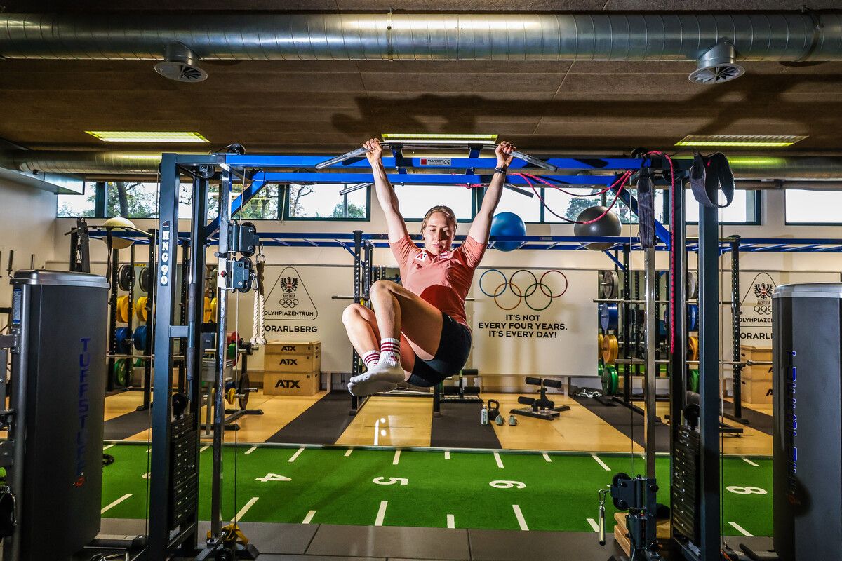 Ein kraftvoller Schwung für das perfekte Fotomotiv: die Heeressportlerin und aktuelle Abfahrts-Juniorenweltmeisterin Victoria Olivier.⇒Steurer