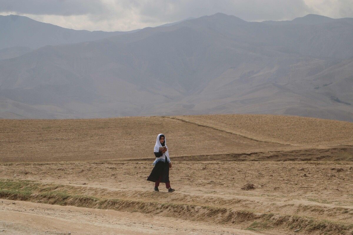 Ein Mädchen geht in Afghanistan in die Schule. Seit der Machtübernahme der Taliban ist ihr das ab ihrem zwölften Lebensjahr verboten. AFP