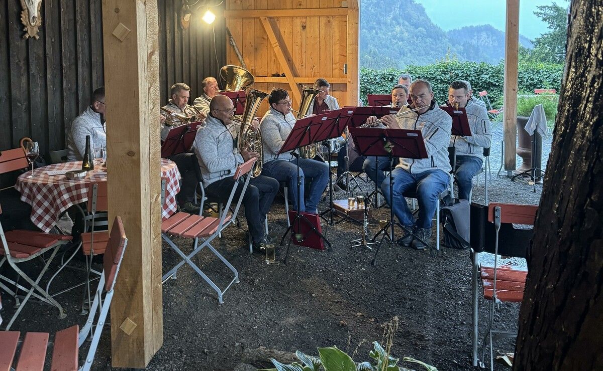 Eine Abordnung des Musikvereins Altenstadt unterhielt musikalisch.