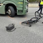 E-Biker von Lkw erfasst