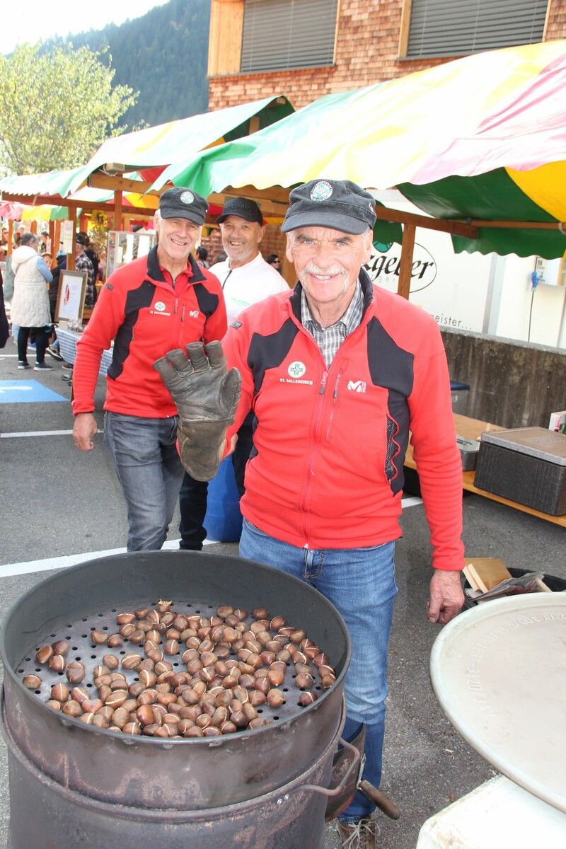 Für die heißen Maroni war Walter Marlin verantwortlich.