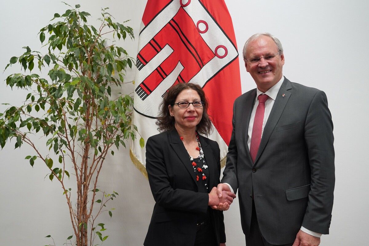Generalkonsulin Asiye Nurcan Ipekçi bei ihrem Antrittsbesuch bei Landtagspräsident Harald Sonderegger.⇒VLK